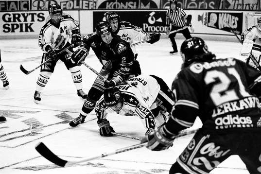 Charles Berglund, Djurgården gör ner Tomas Strandberg, AIK
