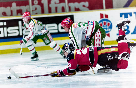 Frölundas Stefan Larsson drar ner luleås Lars Hurtig