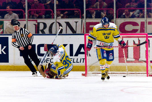 Tommy Söderström, målvakt och Peter Andersson, Sverige