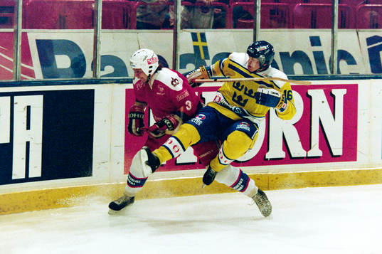 Bengt-Åke Gustafsson, Sverige tacklar Andrej Jakovenko, OSS