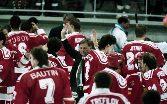 Förbundskapten Viktor Tichonov, Ryssland jublar