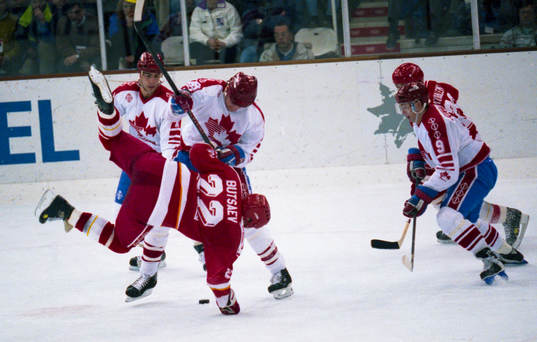 Eric Lindros, Kanada går hårt fram mot Vjatjeslav Butsajev
