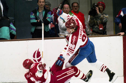Eric Lindros, Kanada går hårt fram