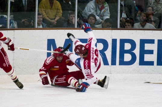 Eric Lindros, Kanada går hårt fram