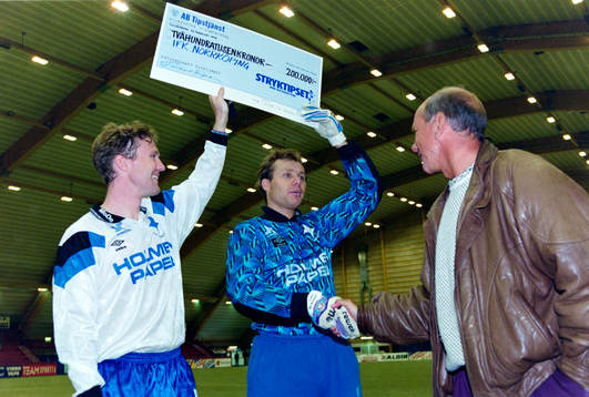 Jan Eriksson och Lars Eriksson, målvakt, Norrköping får