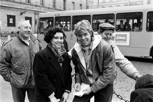 Tomas Brolin med supporters