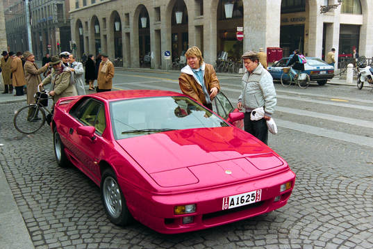 Tomas Brolin med sin Lotus