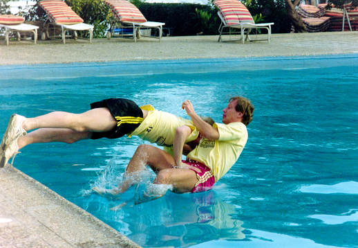 Lek vid poolen