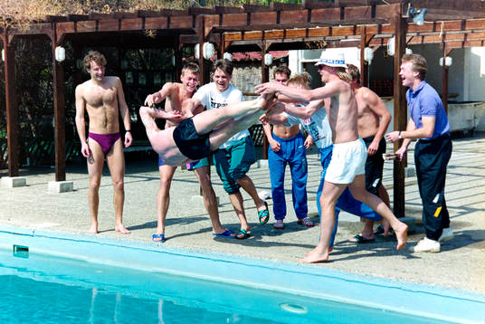 Lek vid poolen