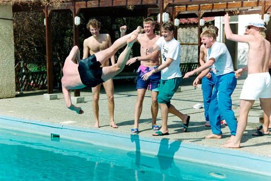 Lek vid poolen