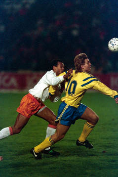 Bläddra bland fler bilder av Fotboll, OS-Kval, Sverige - Holland