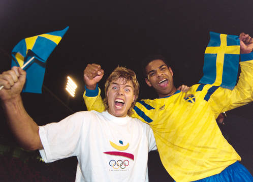 Tomas Brolin och Pascal Simpson, Sverige jublar