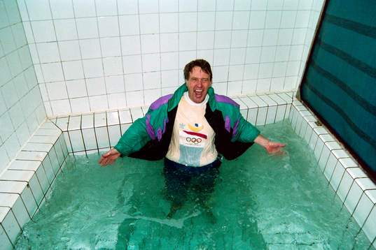 Nils Andersson, förbundskapten, Sverige, får bada