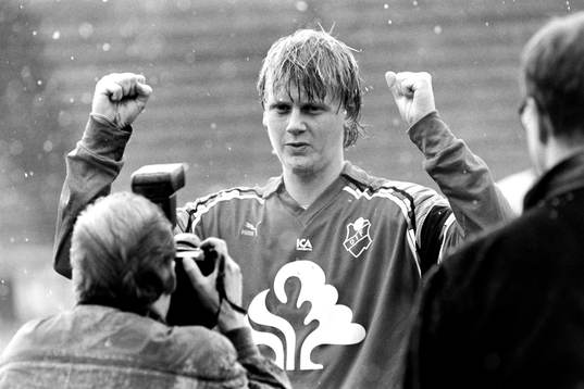 Östers målskytt Ulrik Jansson jublar