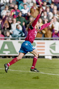 Tremålsskytten Henrik Larsson, Helsingborg jublar