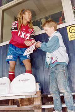 Tremålsskytten Henrik Larsson, Helsingborg skriver