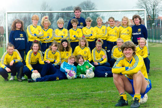 Pia Sundhage, förbundskapten i Sverige framför