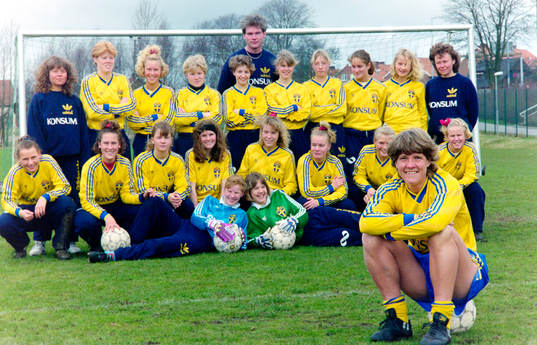 Pia Sundhage, förbundskapten i Sverige framför