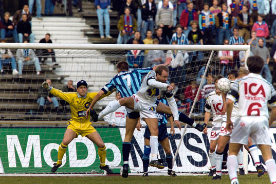 Andreas Ravelli, Öster framför Anders Almgren, målvakt,