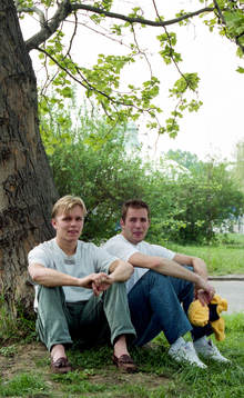 Daniel Rydmark och Roger Hansson i gröngräset