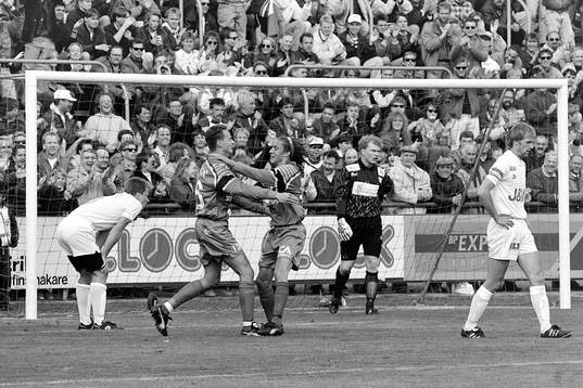 Mikael Ragvald och Henrik Larsson, Helsingborg, jublar