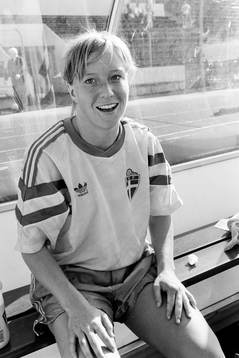En nöjd målskytt Helen Johansson, Sverige
