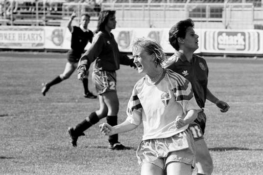 Malin Lundgren, Sverige
