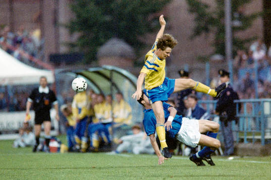 Jonny Rödlund, Sverige med bollen