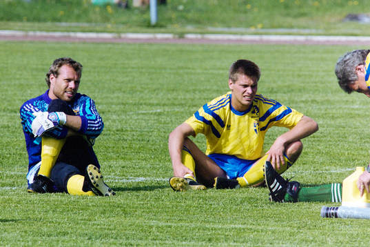 Lars Eriksson, målvakt och Jan Jansson, Sverige