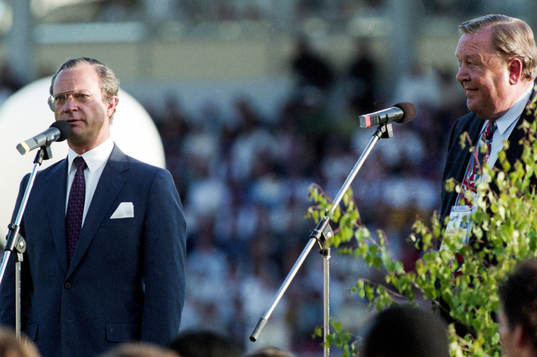 Kung Carl XVI Gustaf inviger mästerskapet