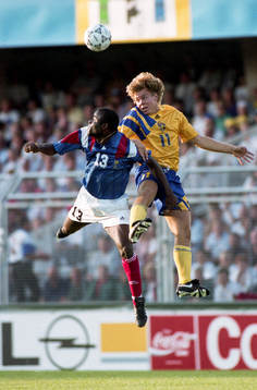 Basile Boli, Frankrike och Tomas Brolin, Sverige