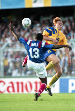 Kennet Andersson, Sverige och Basile Boli, Frankrike