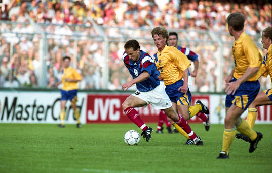 Stefan Schwarz, Sverige och Jean-Pierre Papin, Frankrike