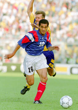 Pascal Vahirua of France against Roland Nilsson of Sweden