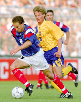 Jean-Pierre Papin of France against Stefan Schwarz of Sweden