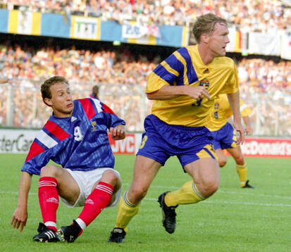 Jean-Pierre Papin of France against Jan Eriksson of Sweden