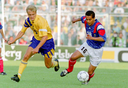 Pascal Vahirua of France against Jonas Thern of Sweden
