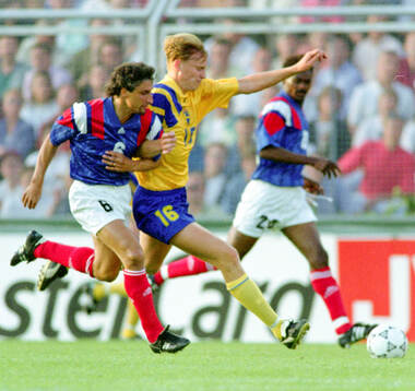 Kennet Andersson of Sweden against Bernard Casoni  of France