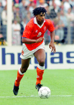 Football, Uefa EURO 1992, Group 2, Netherlands - Scotland