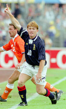 Football, Uefa EURO 1992, Group 2, Netherlands - Scotland