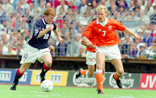 Football, Uefa EURO 1992, Group 2, Netherlands - Scotland