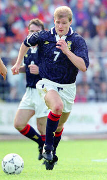 Football, Uefa EURO 1992, Group 2, Netherlands - Scotland