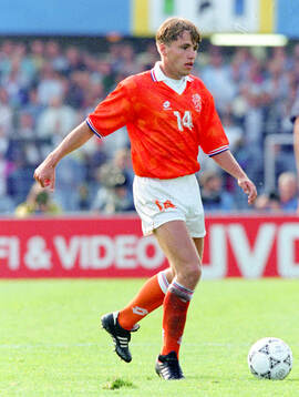 Football, Uefa EURO 1992, Group 2, Netherlands - Scotland
