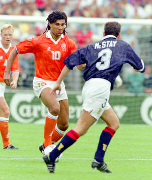 Football, Uefa EURO 1992, Group 2, Netherlands - Scotland