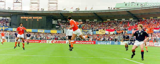 Football, Uefa EURO 1992, Group 2, Netherlands - Scotland