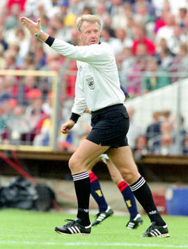 Football, Uefa EURO 1992, Group 2, Netherlands - Scotland