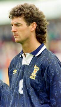 Football, Uefa EURO 1992, Group 2, Netherlands - Scotland