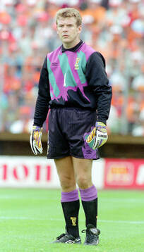 Football, Uefa EURO 1992, Group 2, Netherlands - Scotland