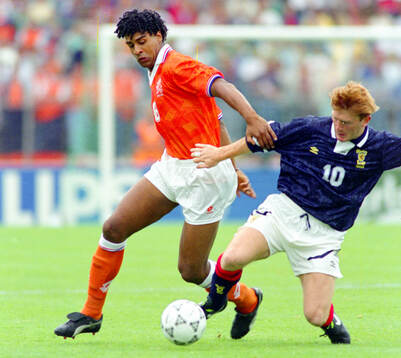 Football, Uefa EURO 1992, Group 2, Netherlands - Scotland