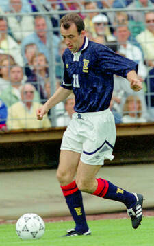Football, Uefa EURO 1992, Group 2, Netherlands - Scotland